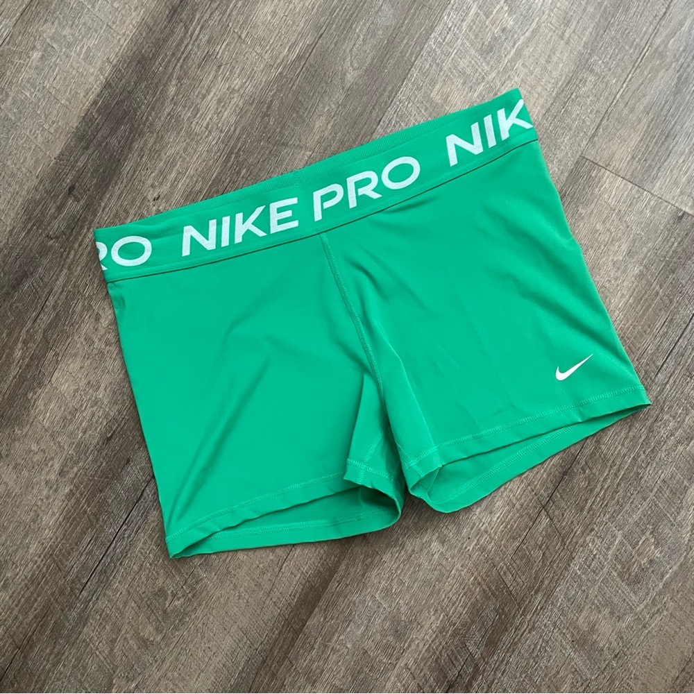 Nike Pro Women's Green Training Shorts - Picture 6 of 6